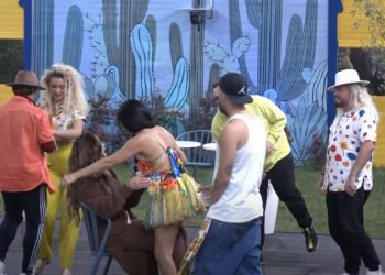 ‘Ikët ju?’, skena hot në Big Brother, banorët ‘tunden’ përpara Arjolës (FOTOT)