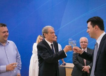 ‘Sporti nacional’ i paneleve me pushtimin e selisë e mbajtjen e vulës së PD