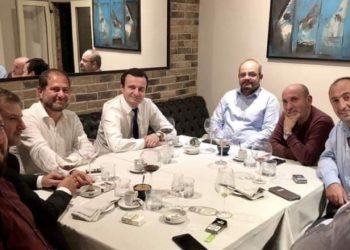 Misteri i ‘albinistëve’ të Tiranës, që ‘rastësisht’ janë dhe mbështetësit e Sali Berishës e Ilir Metës