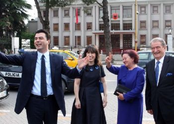 Kronika e cunguar e luftës ndërmjet Sali Berishës dhe Lulzim Bashës