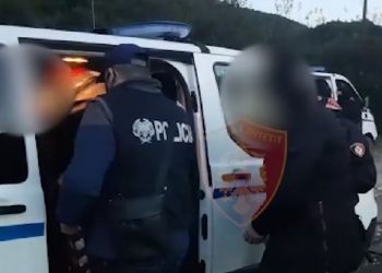Theu xhamat e komisariatit dhe tentoi të dhunojë efektivët, arrestohet 37-vjeçari në Kukës