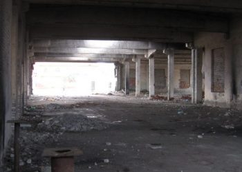 Çfarë i ndodhi? 25 vjeçarja gjendet e zhveshur dhe e lidhur në një ndërtesë të braktisur
