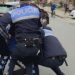 “Ndal policia”/ Dy të rinjtë në Tiranë nuk i binden urdhrit dhe godasin efektivin