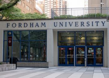 U pushua nën akuzën se masturboi gjatë leksionit / Profesori padit universitetin: Jam impotent