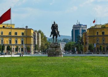 Vendimi/ Qeveria ndryshon prefektët: Caktohet Qendro në Tiranë dhe një grua në Elbasan (Emri)