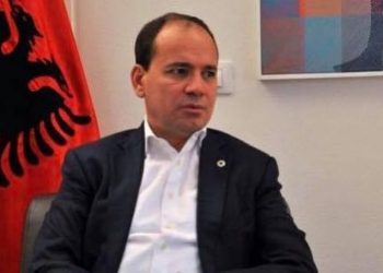 Bujar Nishani në aksion: Ej ju… aleatë të së ligës, Partia Demokratike e vërtetë është duke…