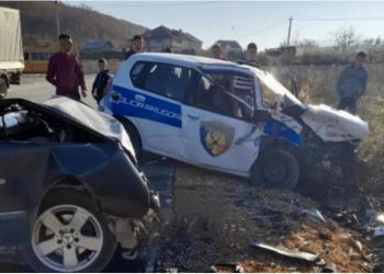 Përplasje “kokë më kokë”/ Aksidentohet makina e policisë, plagoset rëndë efektivi dhe një qytetar. Emrat