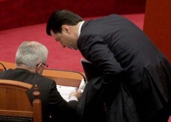 “Luli, gënje por me karar”/ Spaho tallet me Bashën: Nuk e mbajmë dot o mik tërë “dozën e elefantit”. Ndaj o trim…!