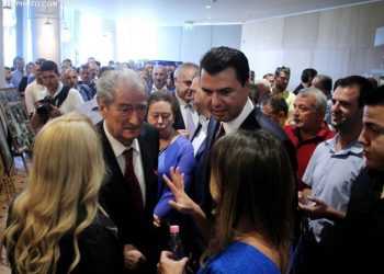 Albana Vokshi e “ndan” mendjen: Ja cilin zgjedh mes Bashës dhe Berishës