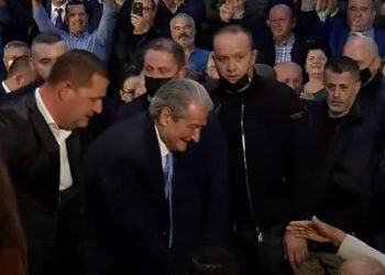 Berisha braktiset dhe në “Foltoren” e Lushnjës, shoqërues i përhershmi Flamur Noka dhe Luan Baçi