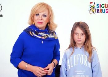 Siguria rrugore / Inva Mula dhe vajza e saj kanë një mesazh për qytetarët (VIDEO)