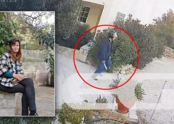 FOTOT/ Goditi gruan 16 herë me thikë! Pamjet kur burri e ndiqte për ta vrarë, viktima vrapon në oborr për t’i shpëtuar