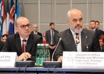 Presidenti Meta dekreton lirimin nga detyra të ambasadorit të Shqipërisë në OSBE