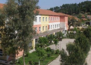 Katër nxënës me COVID-19, mbyllet klasa në shkollën 9-vjeçare