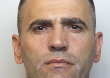 FOTO/ Tri herë i dëbuar por prapë nuk bindet, ky është shqiptari që nuk ka lënë në qetësi policinë britanike