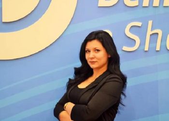 Skandali/ PD cakton eksperte për hetimin e 25 prillit, kryetaren e strukturës paramilitare që akuzohet për vrasjen e Pjerin Xhuvanit