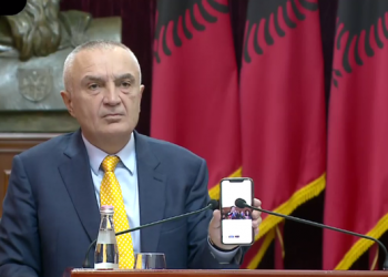 “Të gjithë i njohin bëmat e gjëmat e Metës”/ Presidenti i përgjigjet Bashës: Është në borxhe që nuk i lan dot, ka hall por nuk e ndihmoj