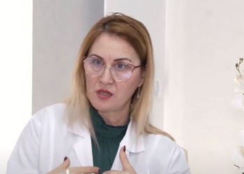 Mjekët në alarm: Të sëmurët me Covid i marrin ilaçet nga “Google”
