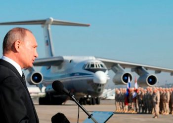 Kërcënim apo luftë?/ Putin dislokoi rreth 100,000 trupa në kufi me Ukrainën! Alarmohet Kievi dhe Perëndimi