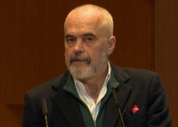 Shëndetësia/ Rama: Pagat e bluzave të bardha do të rriten me 40 % brenda mandatit të tretë!
