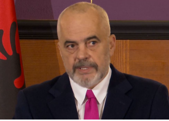 Replikat me komentuesit, Rama i përgjigjet akuzave: Qeveria nuk ka lidhje me çmimet, as nuk ul, as nuk ngre