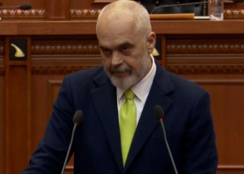 “S’keni parë gjë akoma”/ Rama-opozitës: Do digjni lëkurat e njëri-tjetrit me bishtat e cigareve