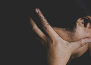 Abuzoi dhe kreu marrëdhënie seksuale me nxënësen 15 vjeçare/ Arrestohet mësuesja e matematikës