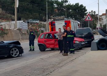 Sarandë/ Përplasen dy makina dhe plagoset një 42-vjeçare (Foto)