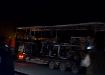 VIDEO/ Momenti kur largohet nga vendi i aksidentit autobusi i ferrit në Bullgari. Mori 46 jetë