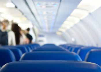 I infektuar me Covid, vdes në avion. Po udhëtonte drejt Hamburgut, e vunë re vetëm kur zbritën pasagjerët