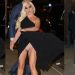 FOTO: Lady Gaga ‘tradhëtohet’ nga fustani i çarë, i duket zona intime