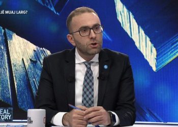 “Kreu i bandës në Elbasan ndihmoi Berishën për firmat”, Bardhi: Kam fakte! Ka ndodhur edhe në qarqe të tjera
