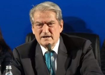 “I kanë mbetur vetëm 4 muret”/ Berisha akuzon Bashën: Sillet sikur ka ardhur nga Koreja e Veriut. Unë e pranoj problemin e shpalljes “non grata”