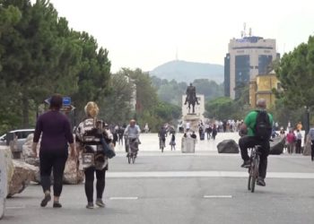 Rimëkëmbje e ëmbël dhe e hidhur/ BERZH: Shqipëria, rritja 8%. Kujdes nga borxhi dhe rritja e çmimeve