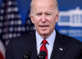 Rreziku i variantit të ri të COVID/ SHBA ndalon udhëtimet nga Afrika e Jugut. Biden thirrje për shpërndarje të vaksinave në vendet e varfra