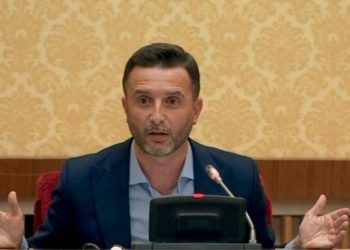 Braçe: Kokëboshët shqiptarë shkuan të ndiqnin Milan-Inter, i kthyen pas në stadium se s’ishin vaksinuar