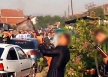 Kërcet pushka në dasma/ Të shtëna me armë zjarri në mes të kryeqytetit, qytetari-policisë: Kisha një aheng familjar