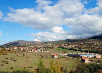 Çudia/ Ky është fshati shqiptar ku grave nuk u lejohet të dalin jashtë