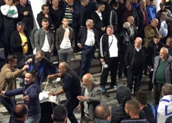 Mungon Mziu/ Berisha braktiset nga deputetët e strukturat në Kamzë, Noka, Balliu e Hajdarmataj e shoqërojnë