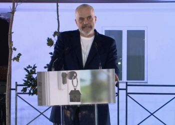 Blloku i parë i rindërtuar në Vaqarr/ Rama: Kjo do ndryshojë jetën e 33 mijë familjeve të prekura nga tërmeti
