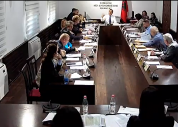Miratohet tek ‘Ekonomia’ projekt buxheti 2022/ Denaj: Gabojmë nëse themi se s’ka rritje ekonomike. Reagon Spaho