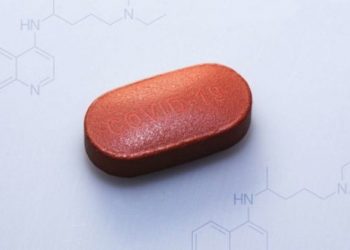 Pandemia/ Sa kushton pilula që përgjysmon rrezikun nga COVID-19?