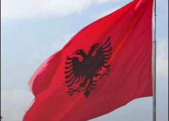 “Valëvit flamurin”/ Rama: Nisma e bukur e familjeve shqiptare për ditët më të veçanta të historisë sonë