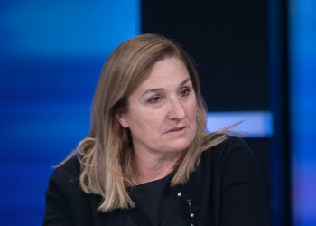 Açka i jep leksione Berishës: T’i mblidhje firmat në prani të noterit, e jo nëpër rrugë