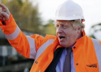 “Jeni mirë?”/ Nga derrkuci Peppa, te Lenini e krahasimi i vetes me profetin Moisi: Fjalimi i Johnson, që la pa “frymë” britanikët