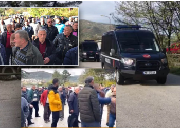Tensione në Ballsh/ Naftëtarët sërish në protestë para rafinerisë, përplasen me policinë