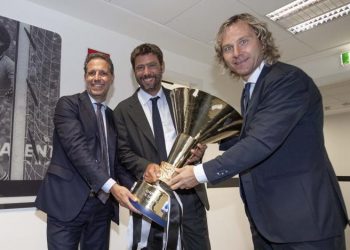 Guardia di Finanza zbarkon në zyrat e Juventusit/ Sekuestrohen dokumente, në hetim Agnelli dhe Nedved