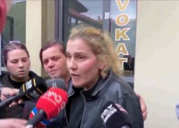Dha deklarata të njëjta si vrasësi, nëna e Mateos denoncon në policinë e Fierit, kush është gruaja e dyshuar si bashkëpunëtore