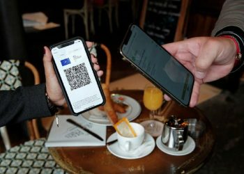Kafe me pasaportë vaksinimi/ Shoqata e Bareve: Jemi pro, vetëm nëse shteti…