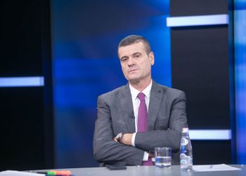 “Kur duhet folur për besëprerje”/ Patozi: PD është ndarë në dy copa të mëdha, beteja e Berishës është personale